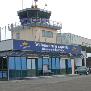 Terminal und Tower - Verkehrslandeplatz Bayreuth in der ErlebnisRegion Fichtelgebirge